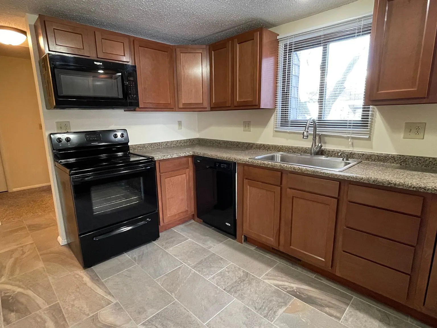 2 bed, 1.5 bath, 1200 sqft, $1,450 — Photo 2