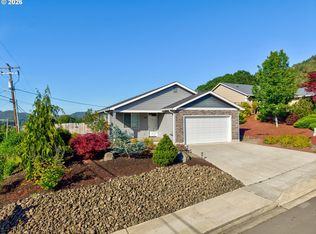 110 Flangas Ave, Roseburg, OR 97470