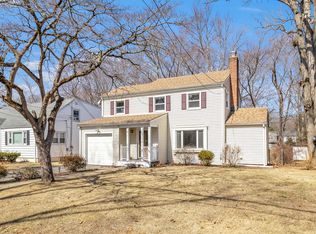 390 Dexter Dr, Bridgeport, CT 06606