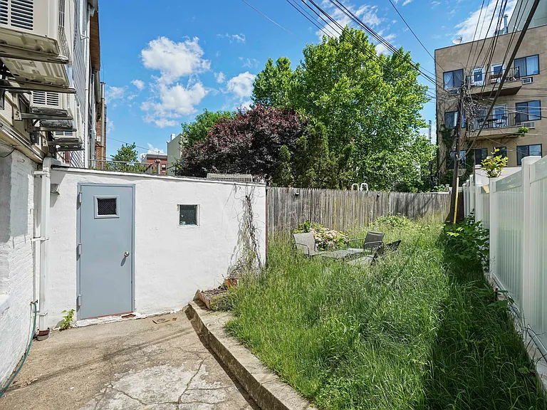 16 Russell St #GROUND-FLOOR — Photo 23