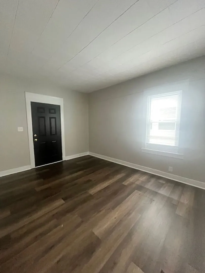 4br/1ba House- Leasing Special Move In By 9/15/2026 And Receive 50% Off Of Your Deposit. — Photo 2
