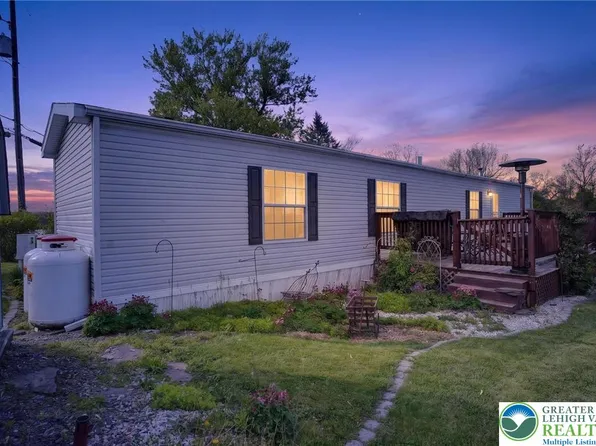 39 Country Club Rd W, Northampton, PA 18067