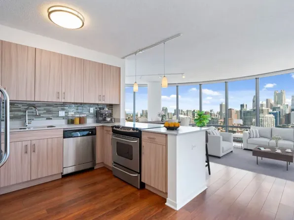 645 N Kingsbury St #2126, Chicago, IL 60654