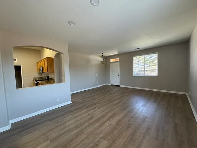 2136 Bowdoin St — Photo 8