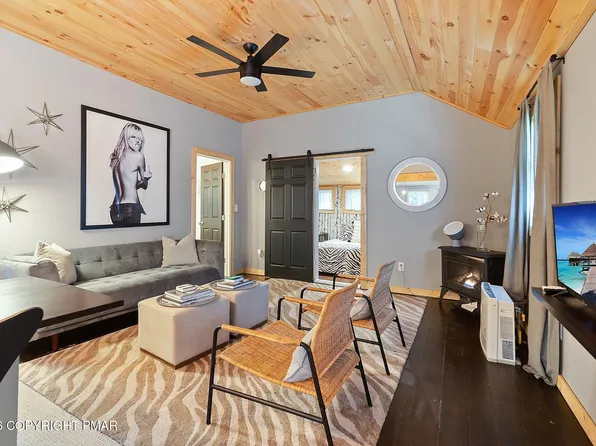 112 Sweet Pea Ln, Pocono Pines, PA 18350