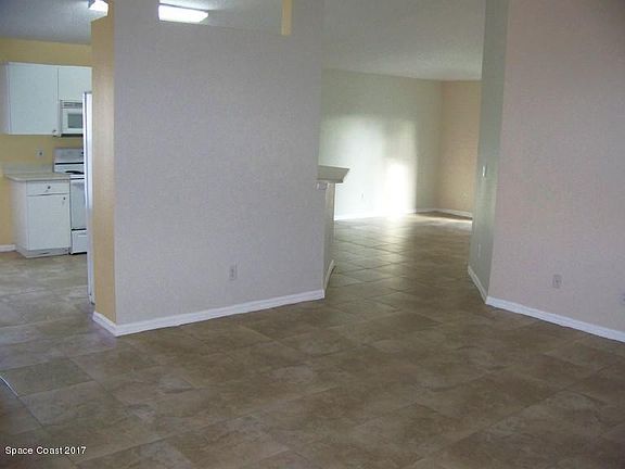 4th image of 2005 Bayhill Dr