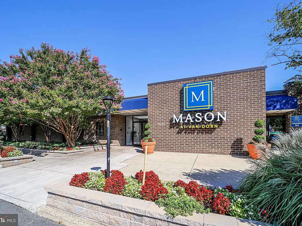4 Van Dorn St #602