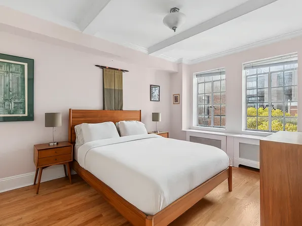 45 Tudor City Place image 3 of 6