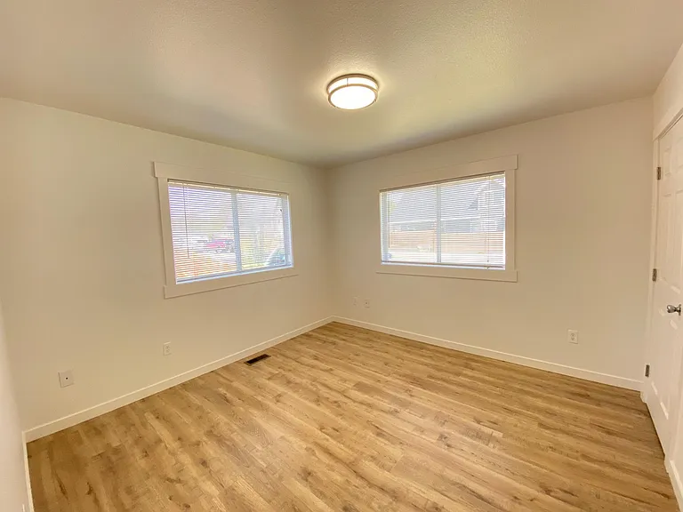 1501 S Grant Ave — Photo 13