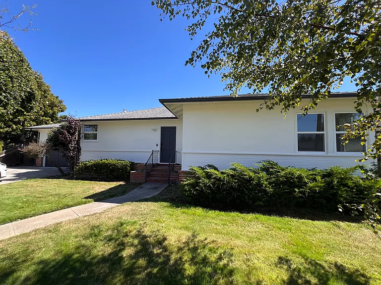 137 Sylvan Ave — Photo 8
