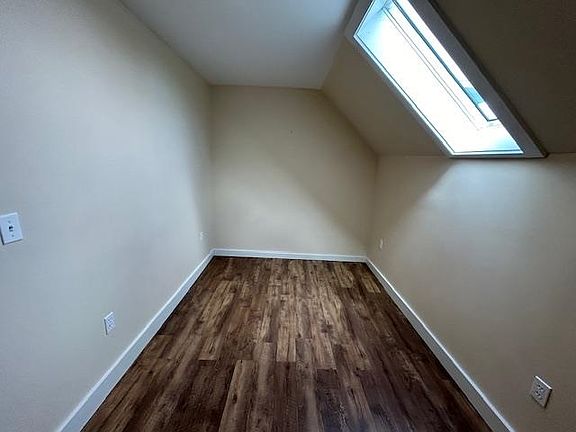3rd image of 193 Old Springfield Rd