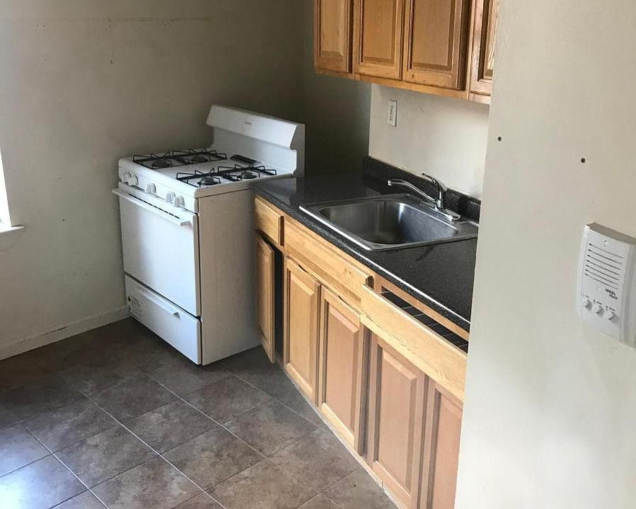 2nd image of 2085 Morris Ave #6