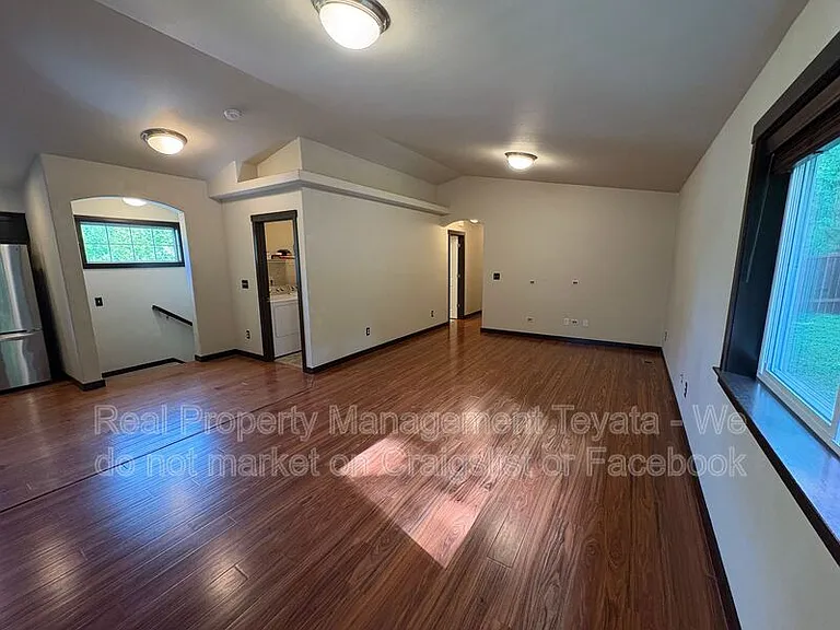 418 Jeff St — Photo 3