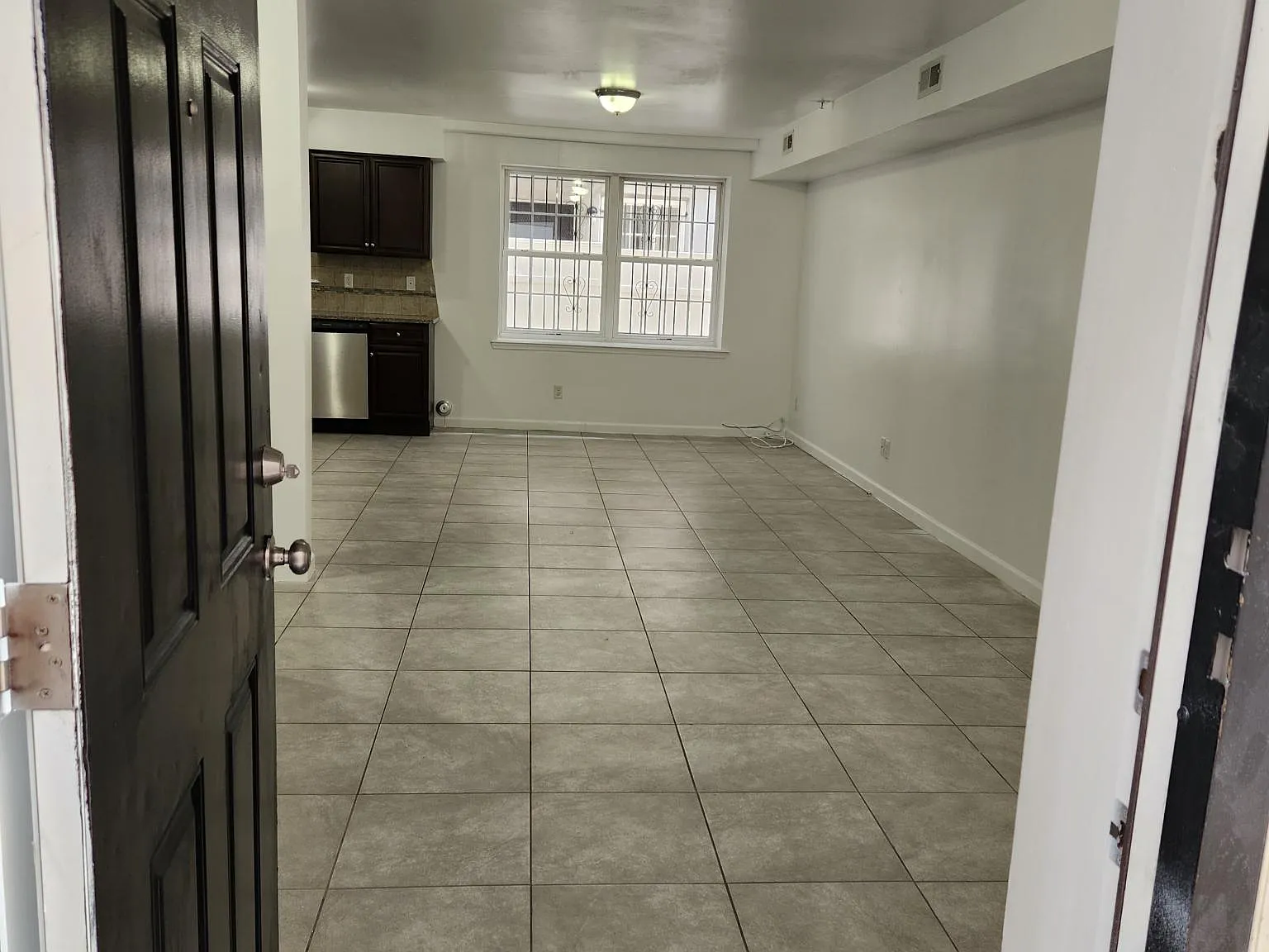 2 bed, 1200 sqft, $2,400 — Photo 3