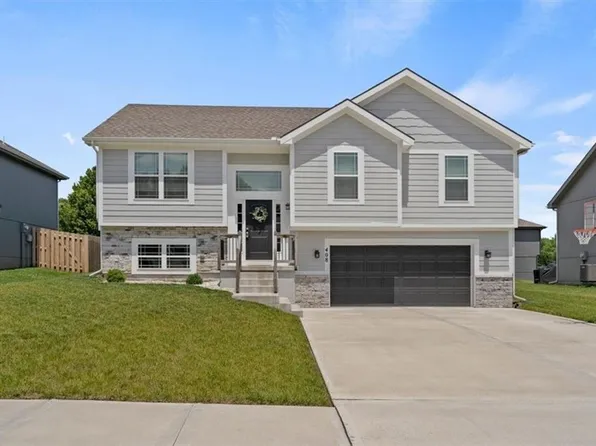 408 Lilly Ln, Liberty, MO 64068