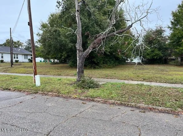3618 10th St, Gulfport, MS 39501