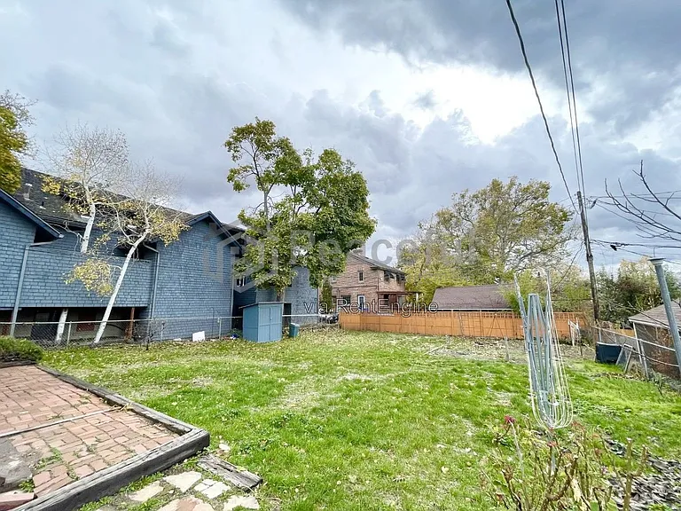 1224 E 2nd Ave — Photo 17