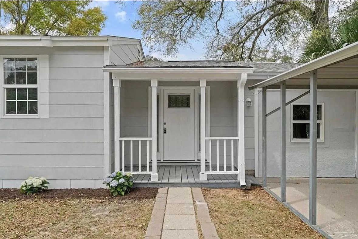 Building Photo - 302 Alba Plena Ave