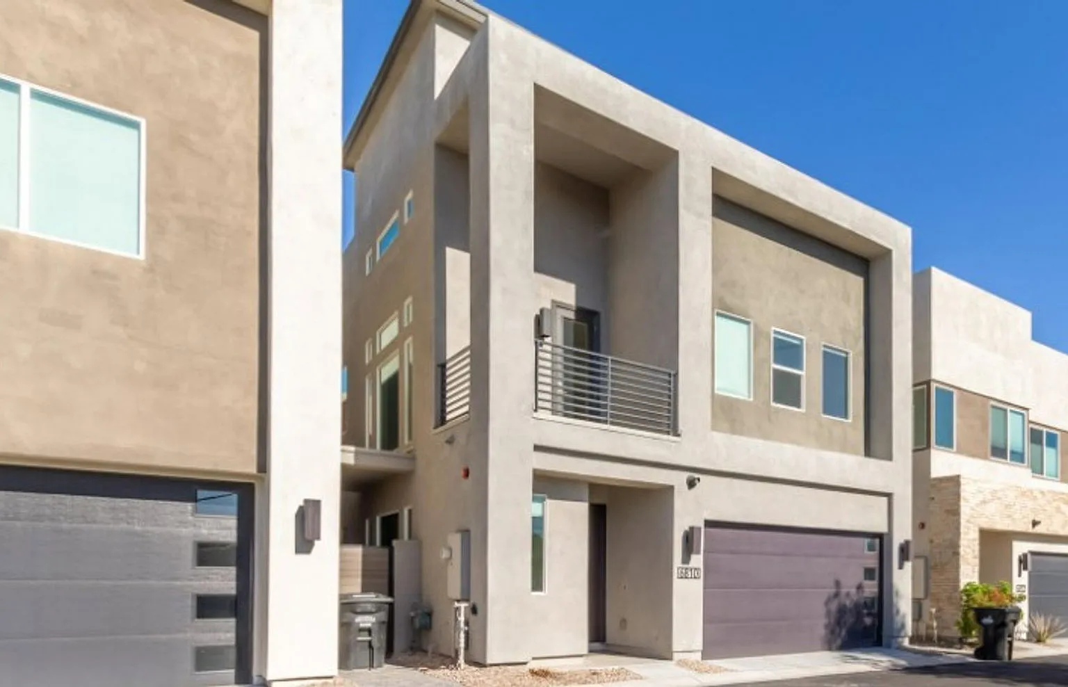 3 bed, 2.5 bath, 2628 sqft, $4,300 — Photo 2