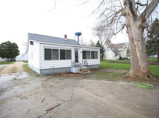 209 Robinson St, Genoa, IL 60135