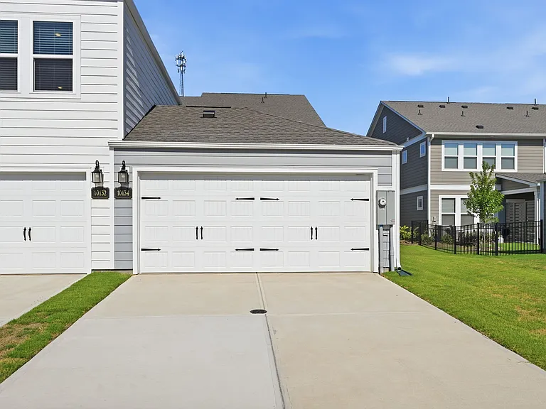10134 Mamillion Dr — Photo 3