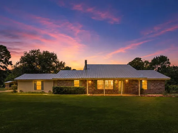 151 Parker Rd, New Waverly, TX 77358