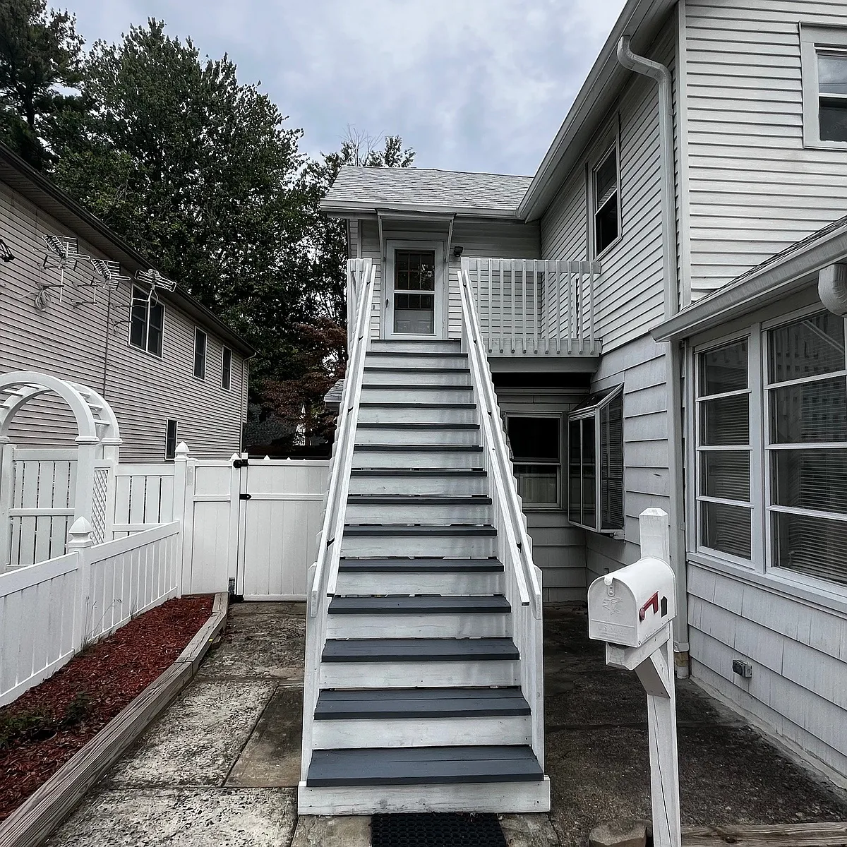 Building Photo - 195 Pleasant Ave #2