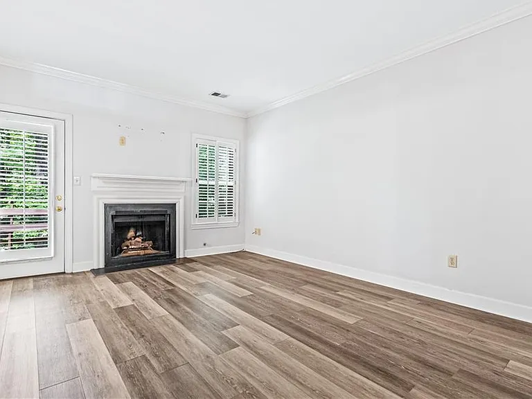 1160 Windsor Pkwy #8 — Photo 5