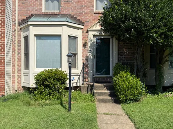 2740 Winston Ct, Woodbridge, VA 22191