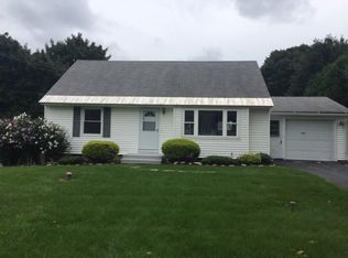 205 Stonehedge Rd, Camillus, NY 13031