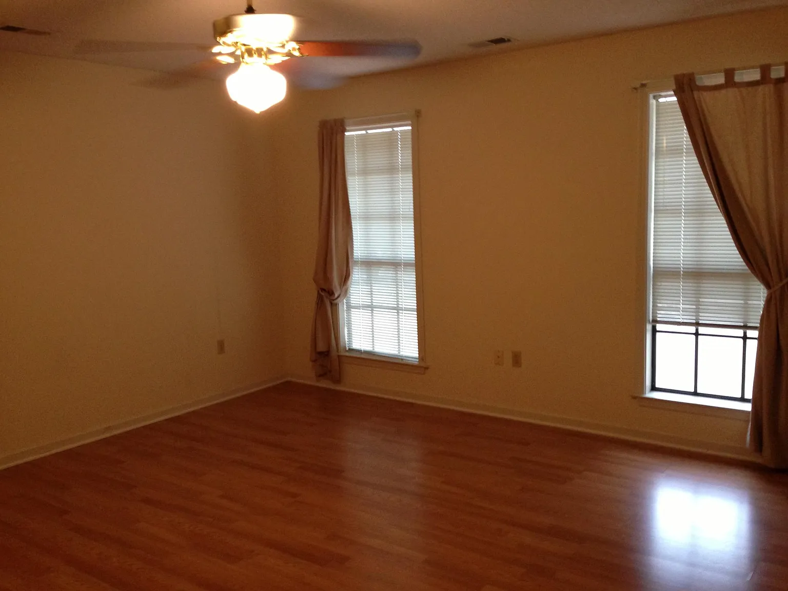3 bed, 1450 sqft, $1,600 — Photo 2