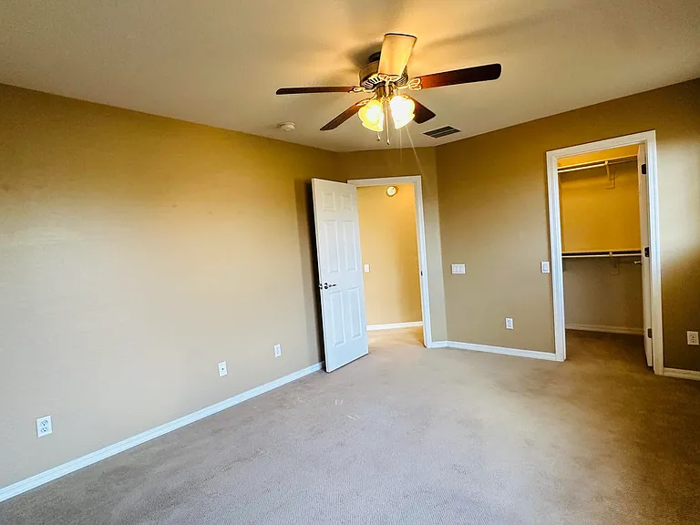 2138 W Marconi Ave — Photo 22