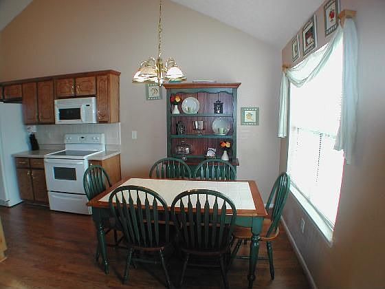 Breakfast area overlooking deck