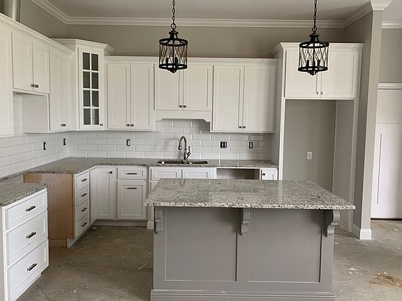 3rd image of 101 Belmont Dr