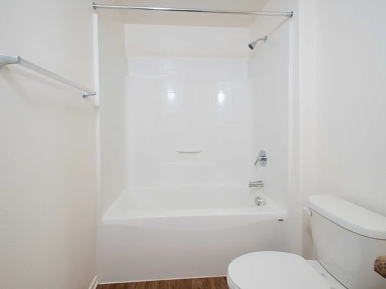 Avila Apartment Homes — Photo 54
