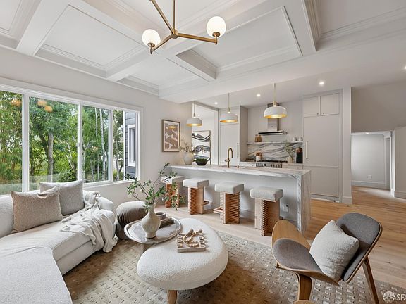 3rd image of 2067 Ofarrell St