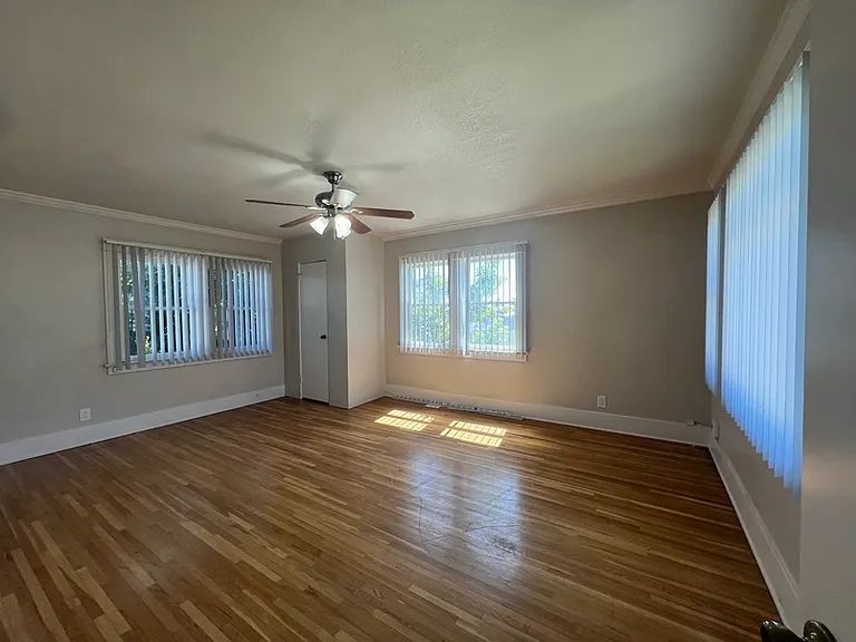 2821 Lincoln Ave — Photo 10