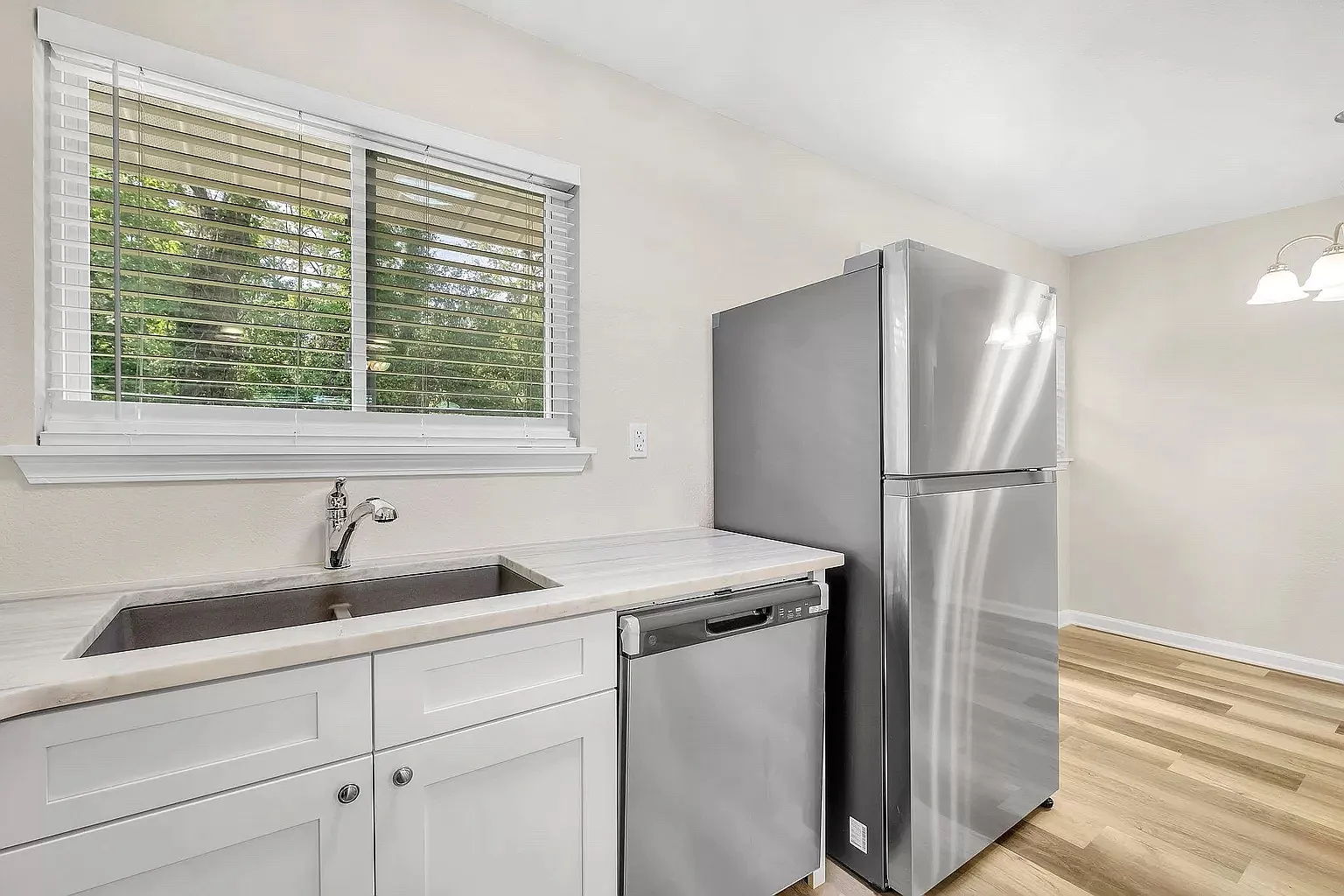 3 bed, 1000 sqft, $1,600 — Photo 3