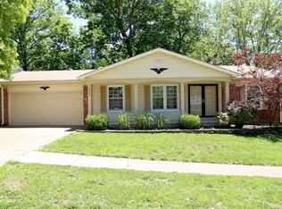 922 Brightfield Ct, Ballwin, MO 63021