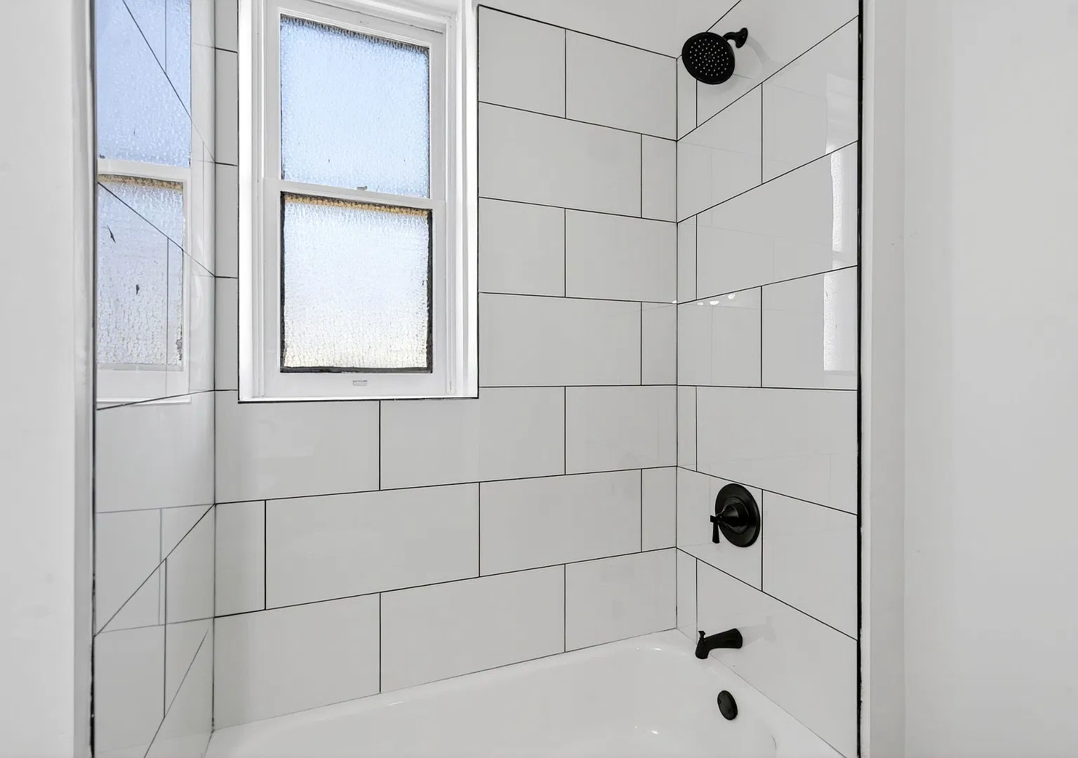 Newly Renovated 3 Bedroom in Carondelet Neighborhood (1st floor unit) — Photo 2