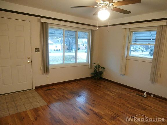 4th image of 2013 Kilbourn Ave