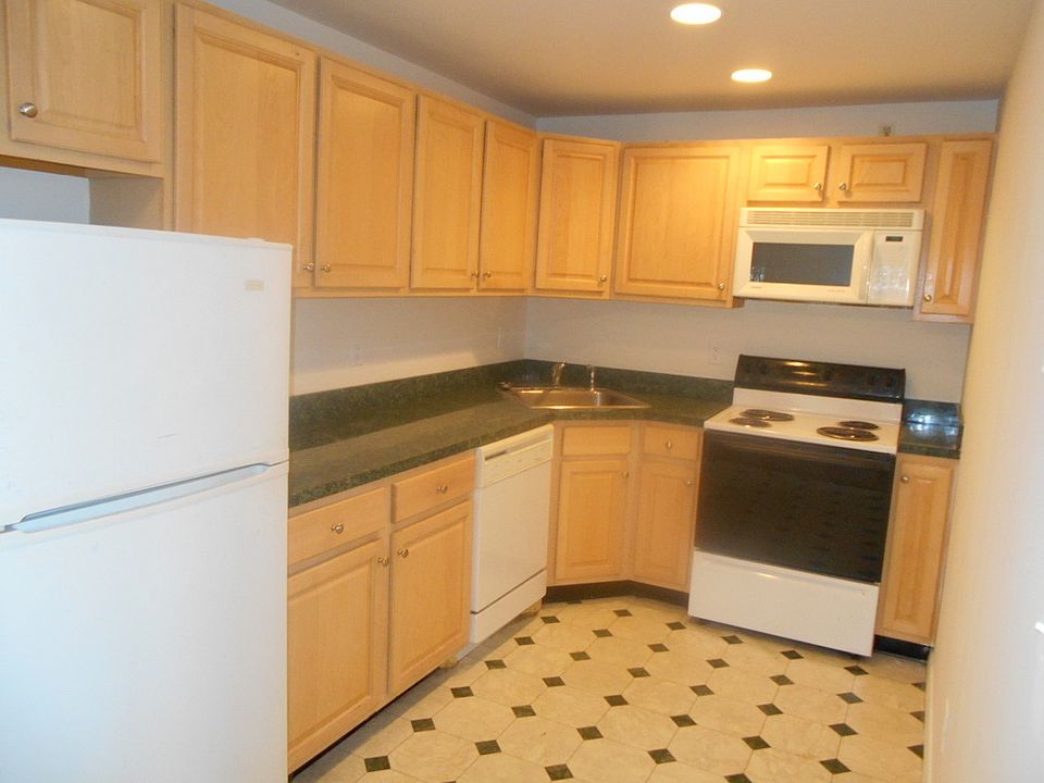 1st image of 216 10th St #2R