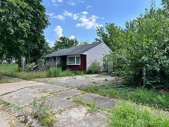 2nd image of 5522 Woodbine Ave