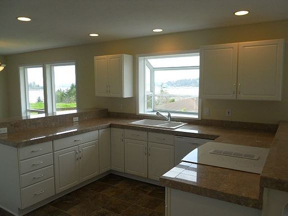 4th image of 165 SE Yaquina View Dr