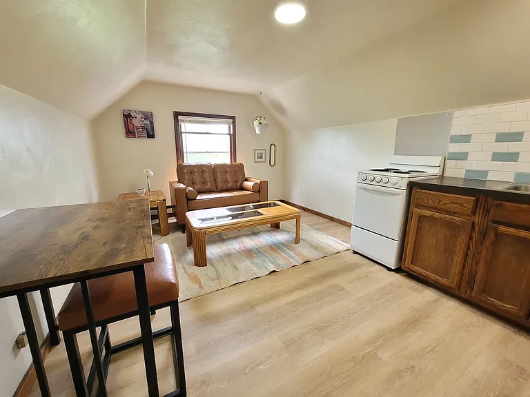 192 Grand Ave #3 — Photo 5