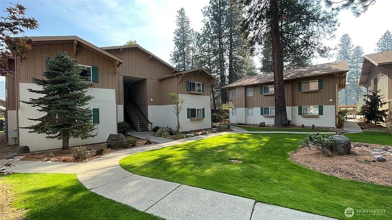 2nd image of 525 Alpine Place #G3