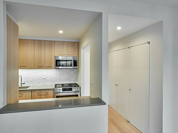 3rd image of 1 Columbus Pl APT N6a