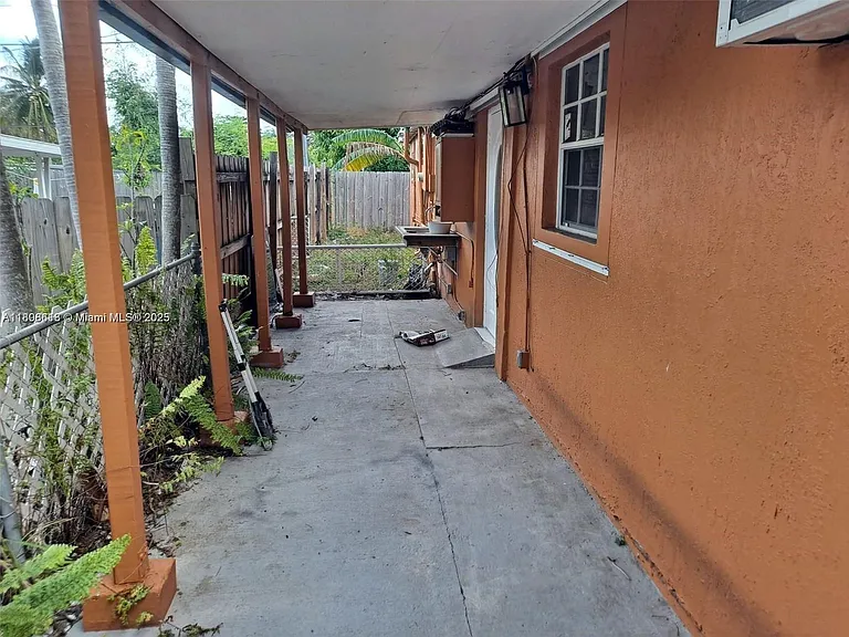 3708 SW 58th Ave #0 — Photo 8