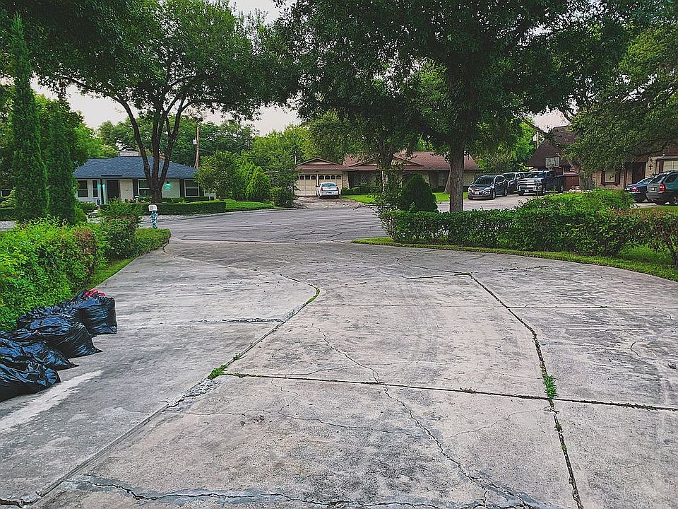 2nd image of 318 Weathercock Ln