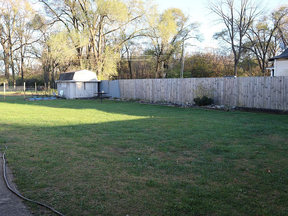 2nd image of 1827 Calvin St